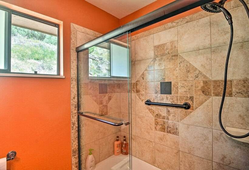 Idyllic Cabin W/ Grill & Panoramic Mtn Views!