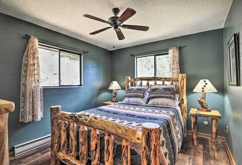 Idyllic Cabin W/ Grill & Panoramic Mtn Views!