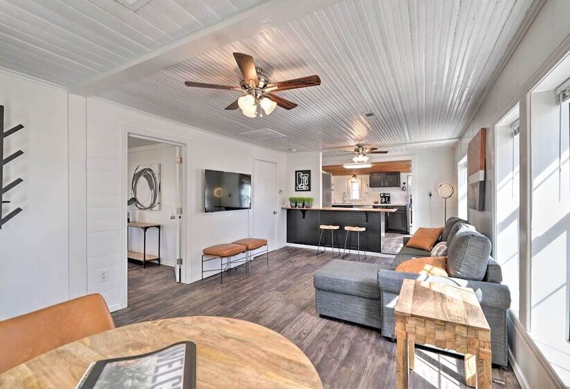 Idyllic Fayetteville Home   Walk To Ua Campus!