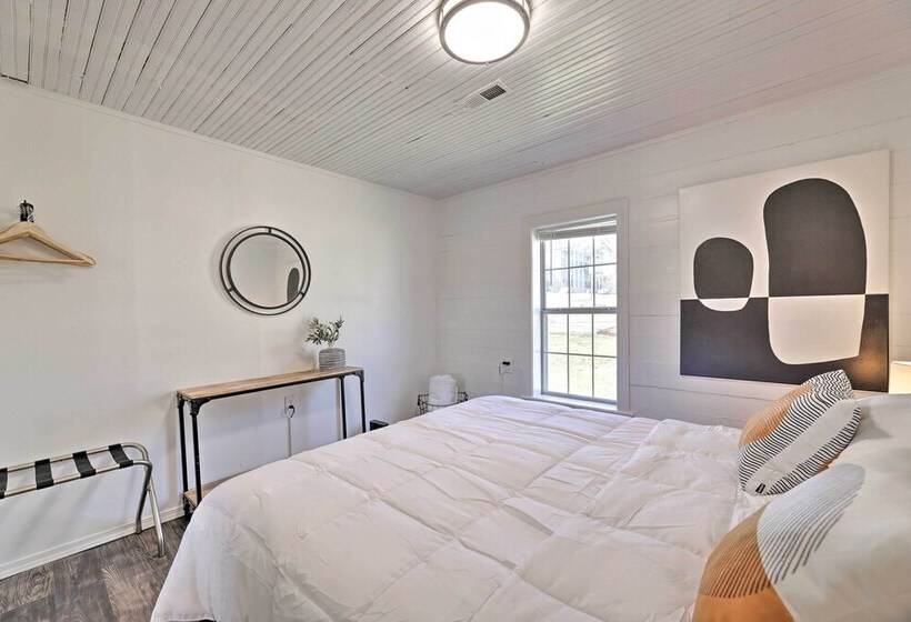 Idyllic Fayetteville Home   Walk To Ua Campus!