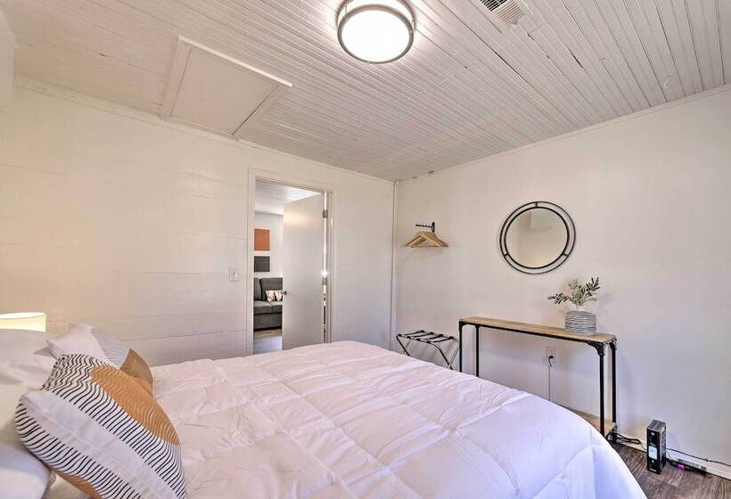 Idyllic Fayetteville Home   Walk To Ua Campus!