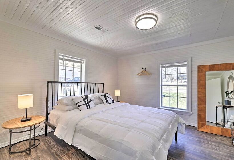 Idyllic Fayetteville Home   Walk To Ua Campus!