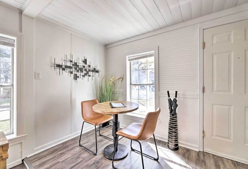 Idyllic Fayetteville Home   Walk To Ua Campus!