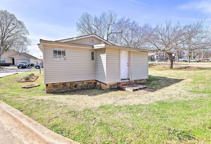 Idyllic Fayetteville Home   Walk To Ua Campus!