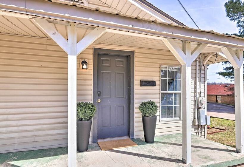 Idyllic Fayetteville Home   Walk To Ua Campus!