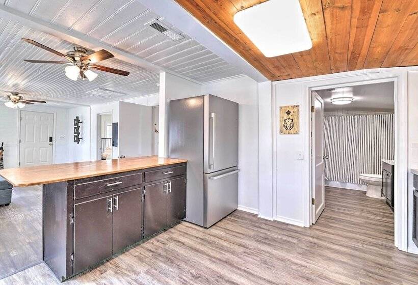 Idyllic Fayetteville Home   Walk To Ua Campus!