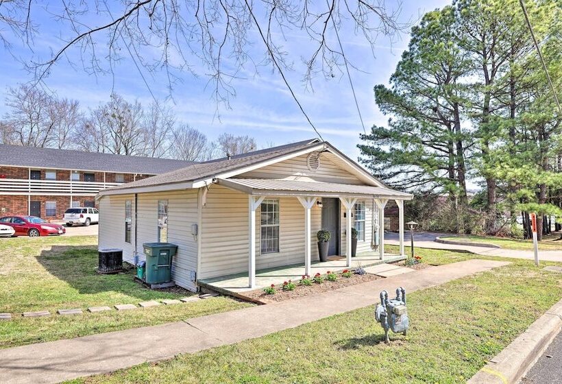 Idyllic Fayetteville Home   Walk To Ua Campus!