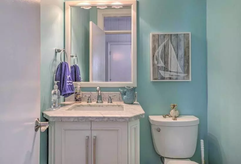 Island Home W/ Kayaks, Bikes, & Paddleboards!