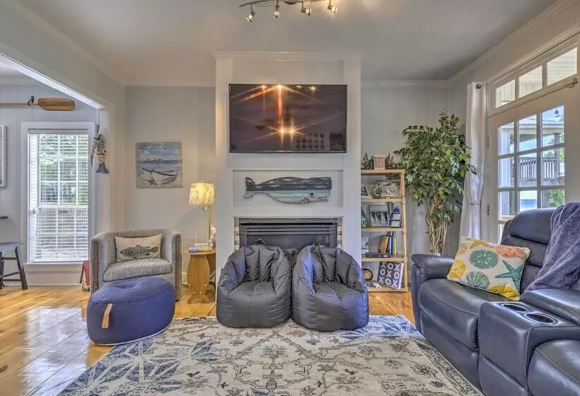 Island Home W/ Kayaks, Bikes, & Paddleboards!