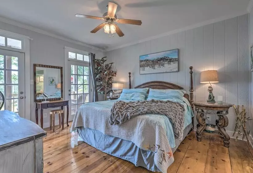 Island Home W/ Kayaks, Bikes, & Paddleboards!