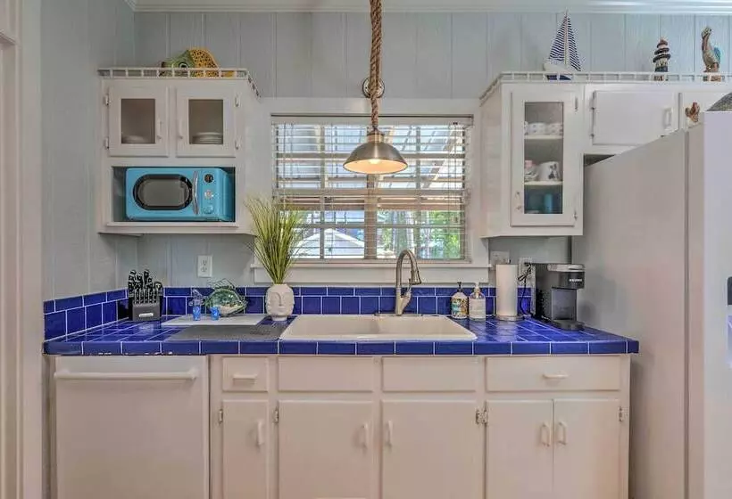 Island Home W/ Kayaks, Bikes, & Paddleboards!