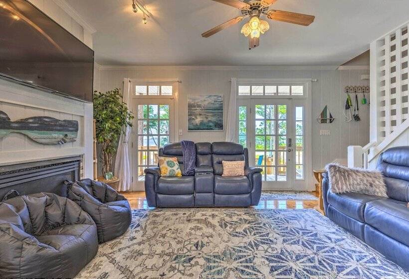 Island Home W/ Kayaks, Bikes, & Paddleboards!