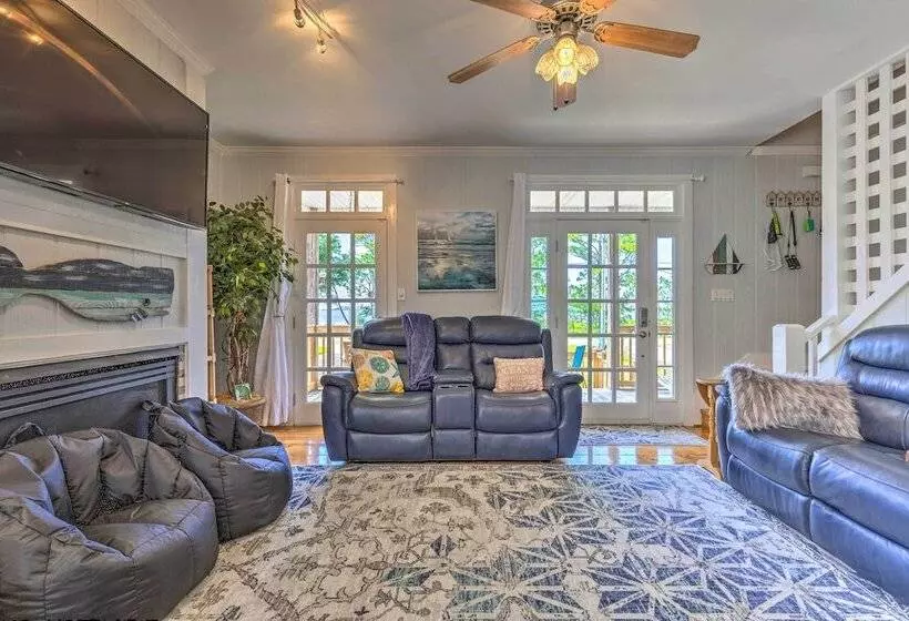 Island Home W/ Kayaks, Bikes, & Paddleboards!