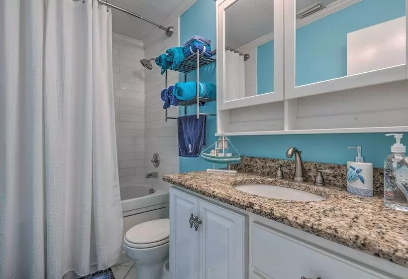 Island Home W/ Kayaks, Bikes, & Paddleboards!