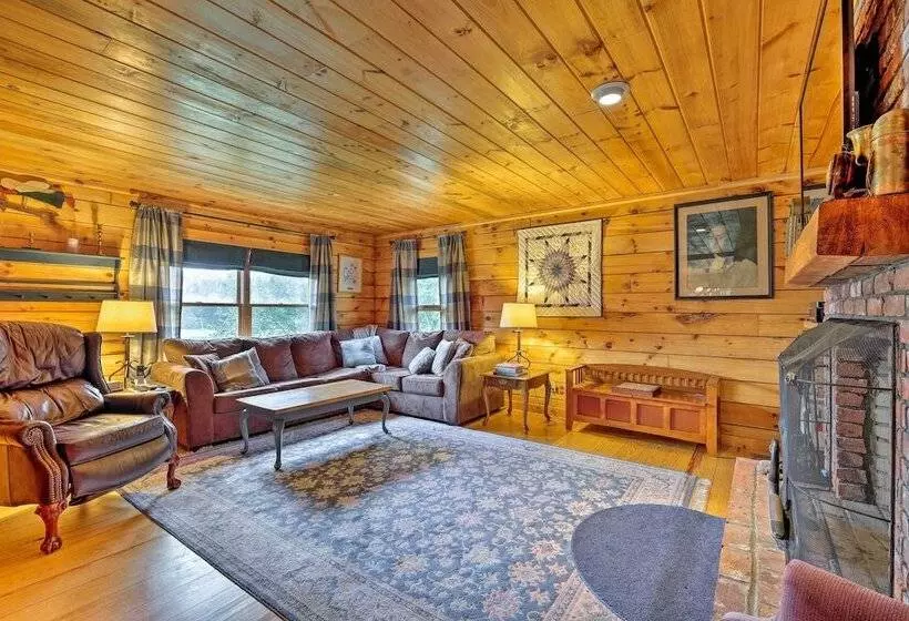 Jacksonville Cabin W/ Wraparound Deck & Views