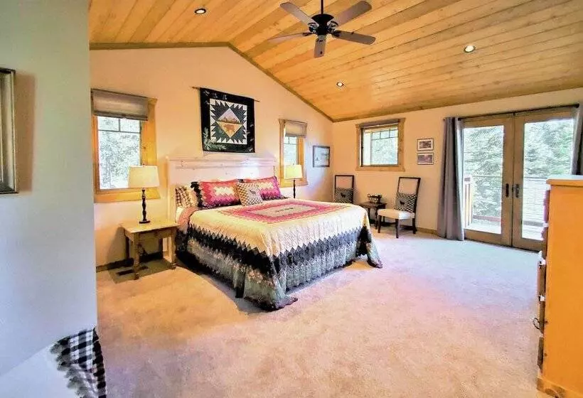 Kings Beach Lodge W/ Hot Tub & Lake Tahoe Views!