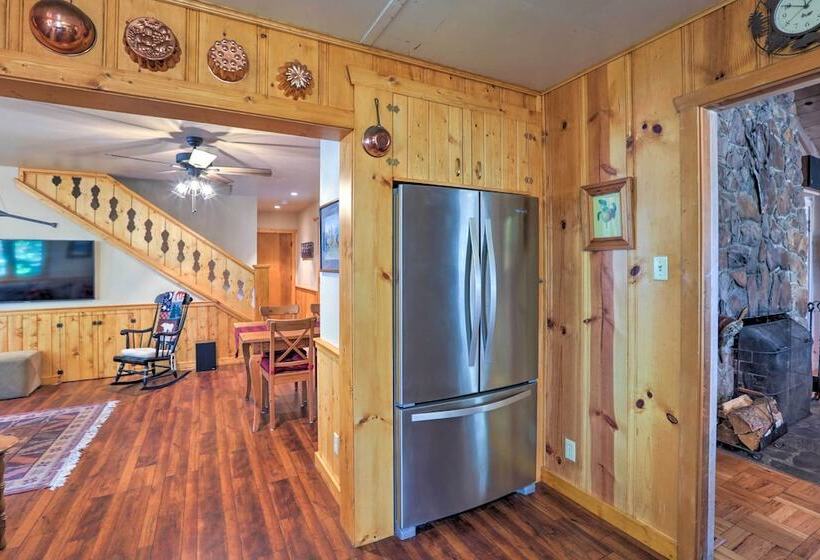 Kings Beach Lodge W/ Hot Tub & Lake Tahoe Views!