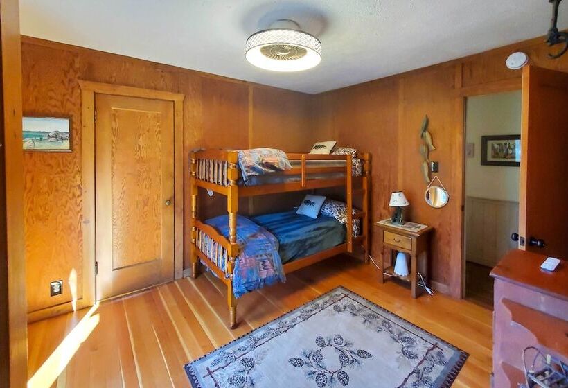 Kings Beach Lodge W/ Hot Tub & Lake Tahoe Views!