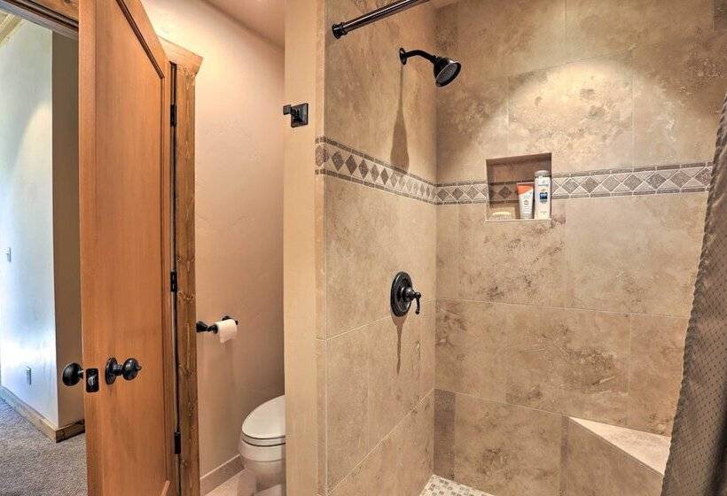 Kings Beach Lodge W/ Hot Tub & Lake Tahoe Views!