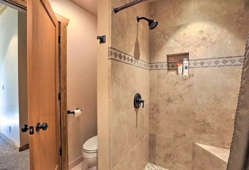 Kings Beach Lodge W/ Hot Tub & Lake Tahoe Views!