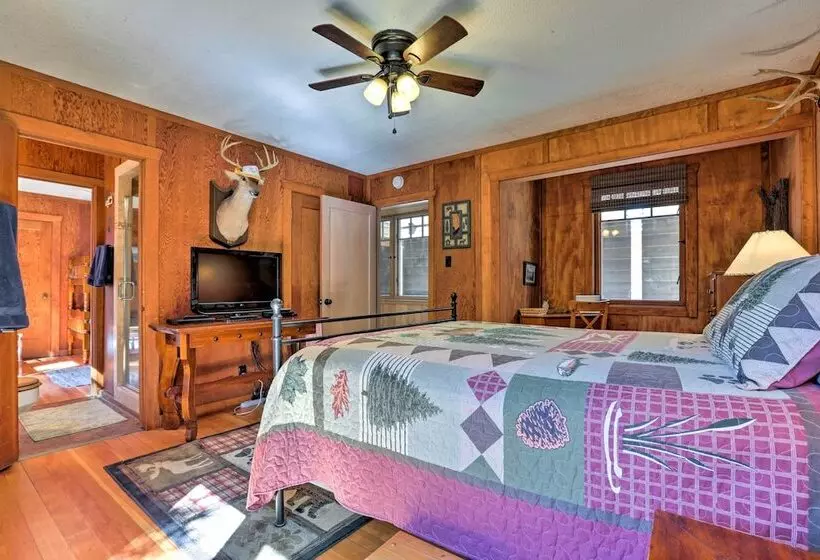 Kings Beach Lodge W/ Hot Tub & Lake Tahoe Views!