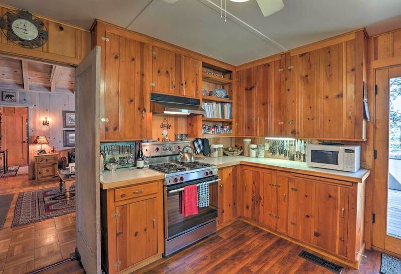 Kings Beach Lodge W/ Hot Tub & Lake Tahoe Views!