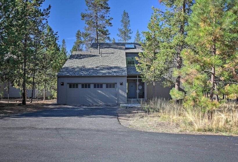 Hot Tub + Deck: Large Sunriver Home Near Skiing