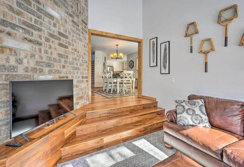 Hot Tub + Deck: Large Sunriver Home Near Skiing