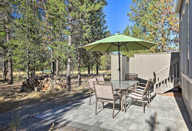 Hot Tub + Deck: Large Sunriver Home Near Skiing
