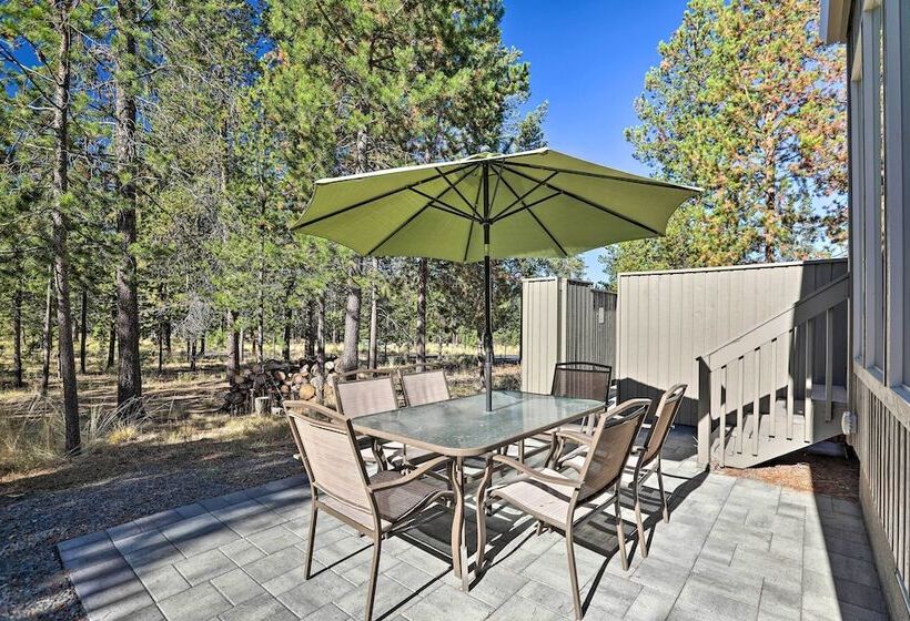 Hot Tub + Deck: Large Sunriver Home Near Skiing