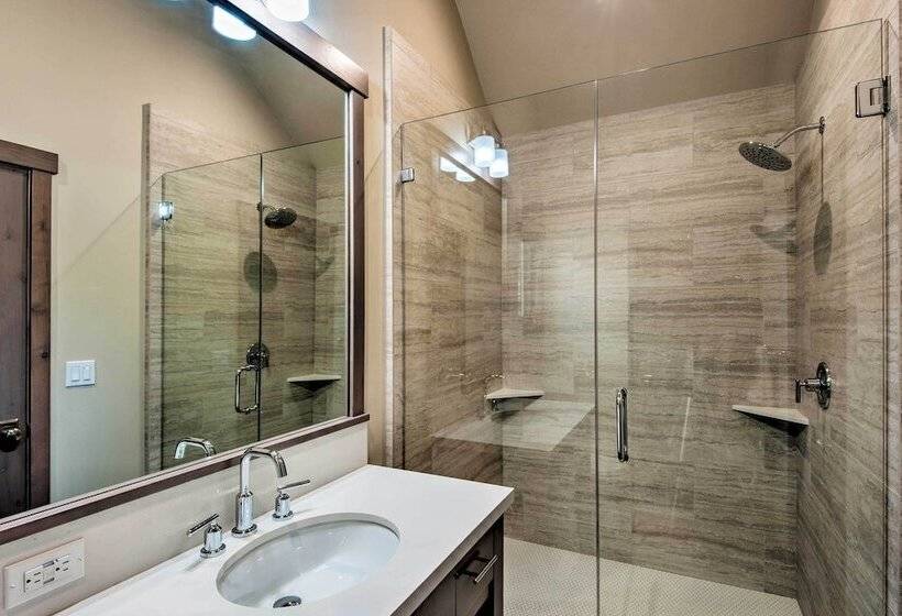 Modern Lakeside Cabin: Walk To Dock & Tahoe City