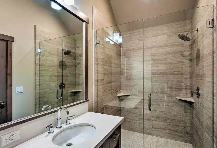 Modern Lakeside Cabin: Walk To Dock & Tahoe City