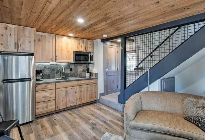 Modern Lakeside Cabin: Walk To Dock & Tahoe City