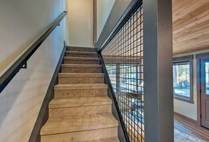 Modern Lakeside Cabin: Walk To Dock & Tahoe City