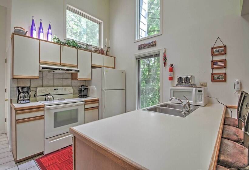 Nice Galena Home W/ Huge Patio, Hot Tub & Fire Pit