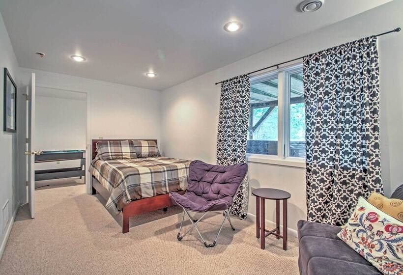 Nice Galena Home W/ Huge Patio, Hot Tub & Fire Pit