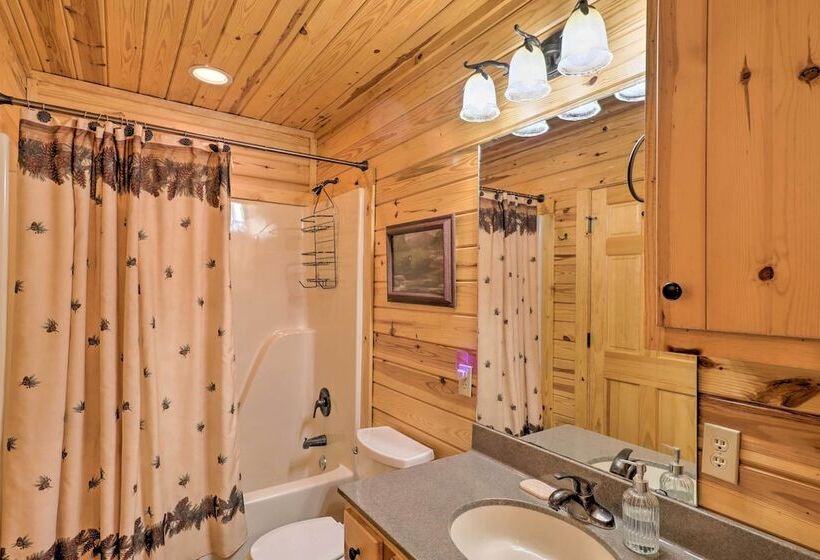 Peaceful Cabin W/ Deck + Scenic Mtn Views!