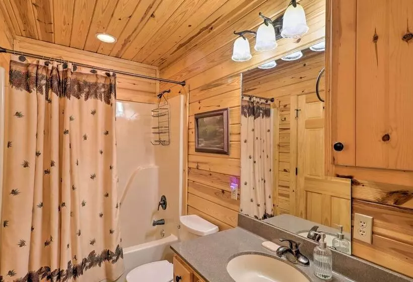 Peaceful Cabin W/ Deck + Scenic Mtn Views!