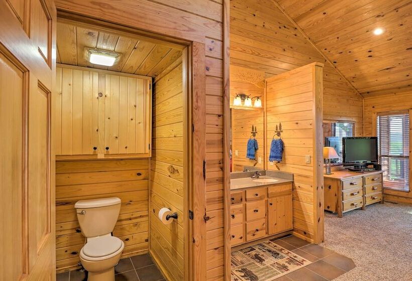 Peaceful Cabin W/ Deck + Scenic Mtn Views!