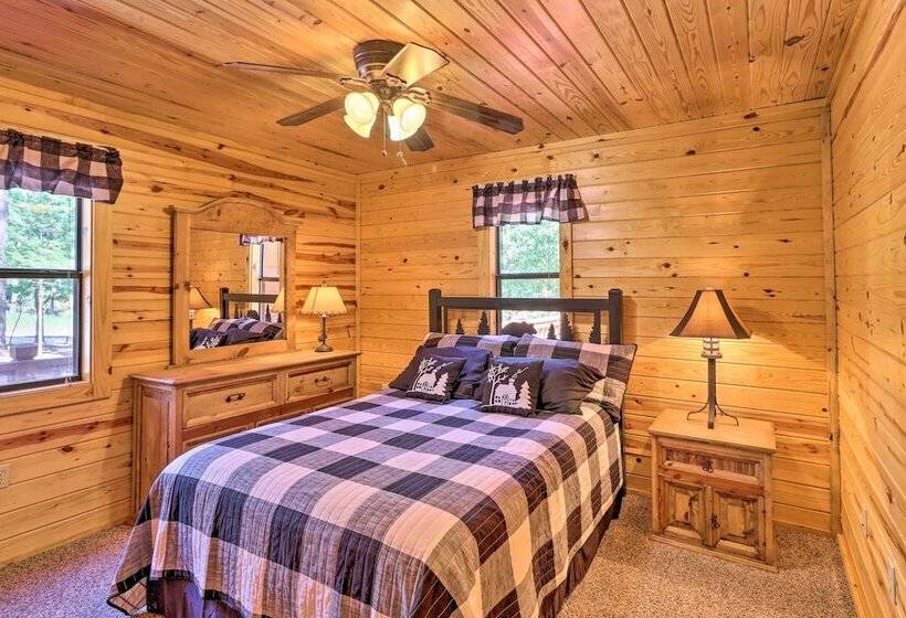 Peaceful Cabin W/ Deck + Scenic Mtn Views!