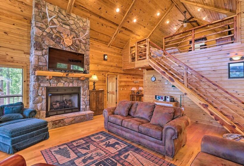 Peaceful Cabin W/ Deck + Scenic Mtn Views!