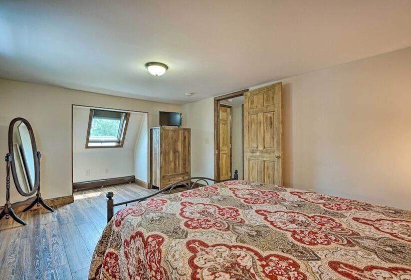 Updated Bolton Home W/ Fire Pit!