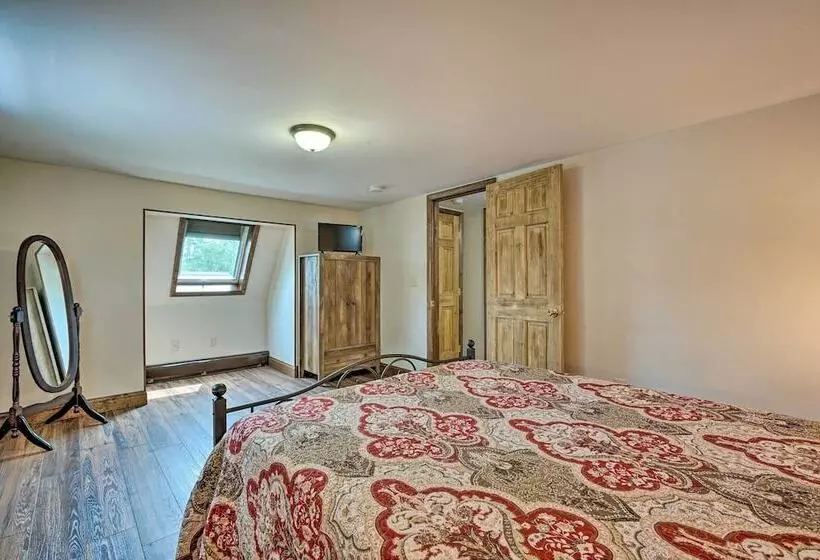 Updated Bolton Home W/ Fire Pit!