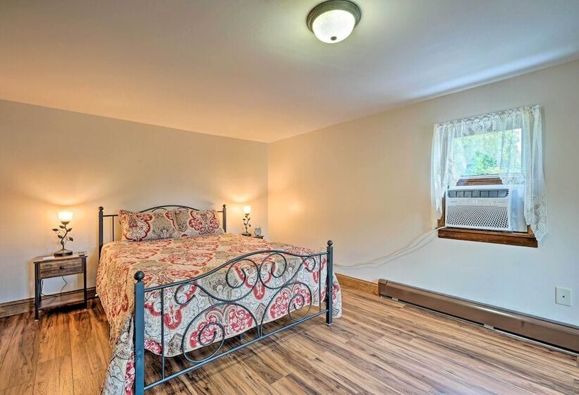 Updated Bolton Home W/ Fire Pit!