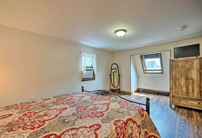 Updated Bolton Home W/ Fire Pit!