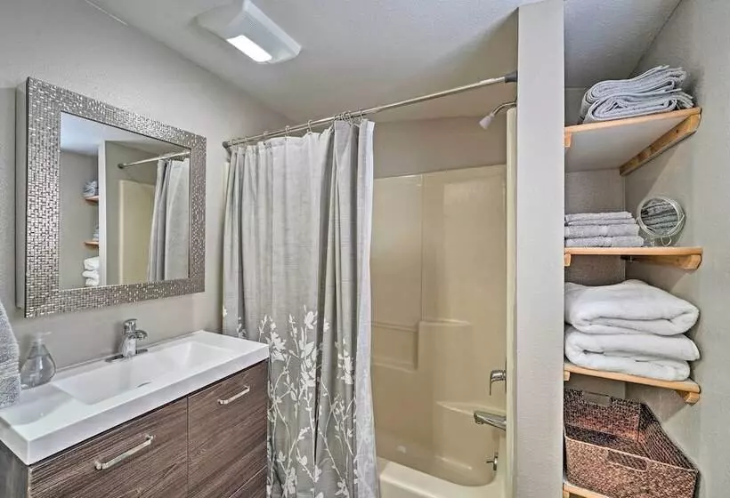 Red Lodge Retreat W/ Yard   Walk To Restaurants!