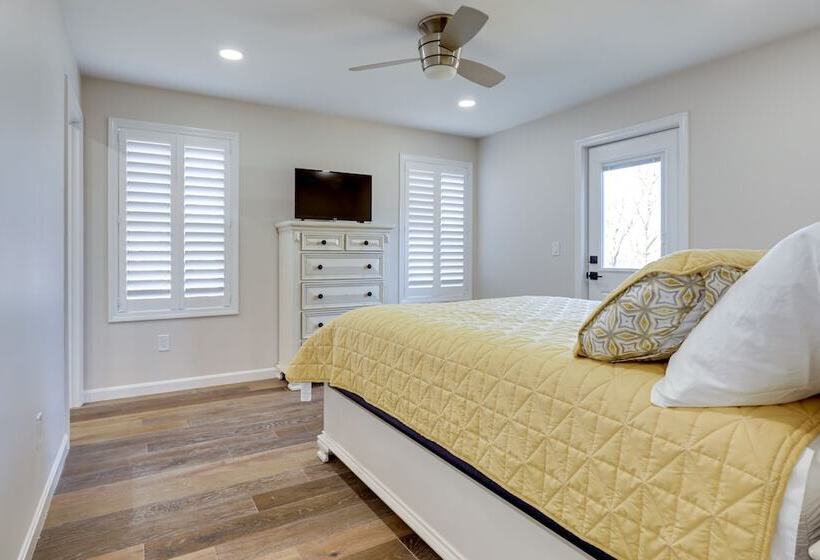 Renovated Family Home On Providence River!