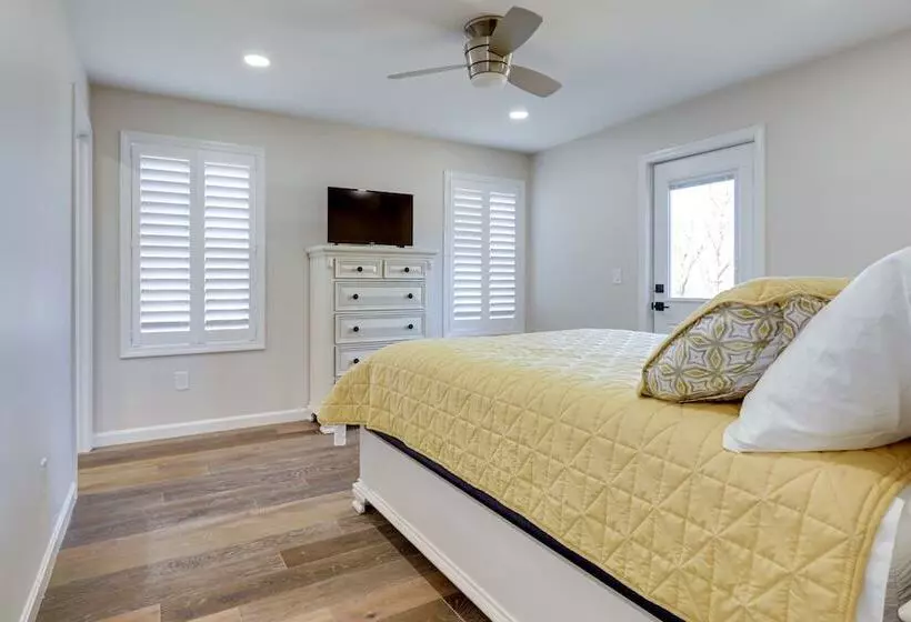 Renovated Family Home On Providence River!