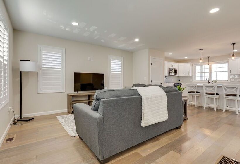 Renovated Family Home On Providence River!