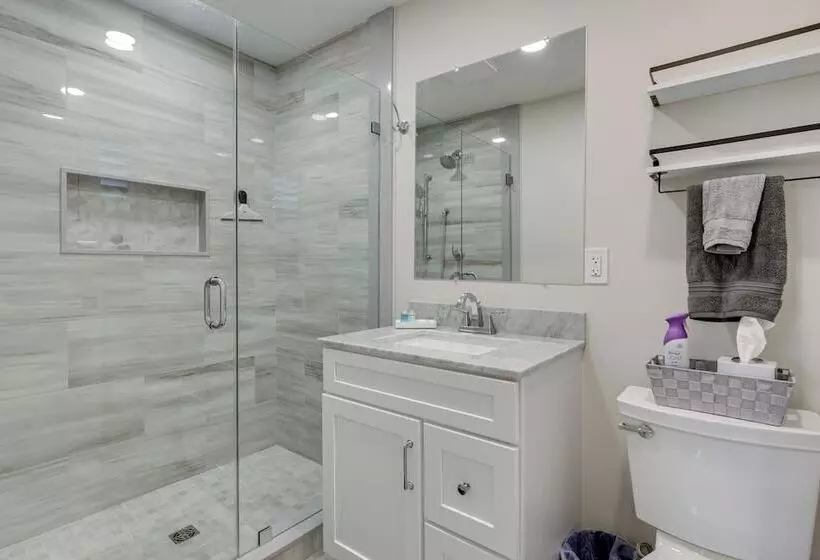 Renovated Family Home On Providence River!